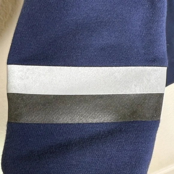 New Balance Women’s Sweatshirt Navy Blue Size Medium - Picture 4 of 5